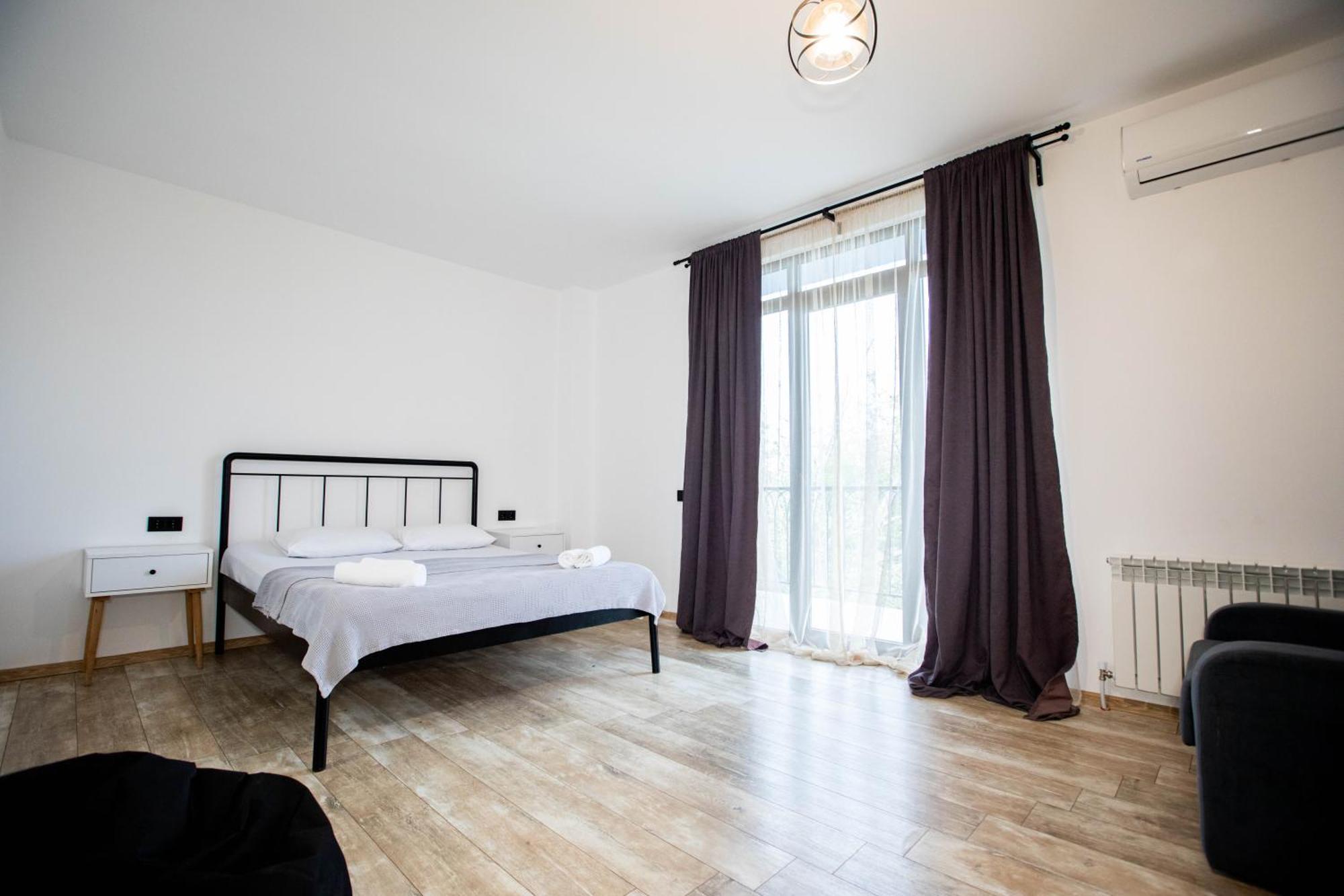 Level Up Hotel & Restaurant Koboeleti Buitenkant foto