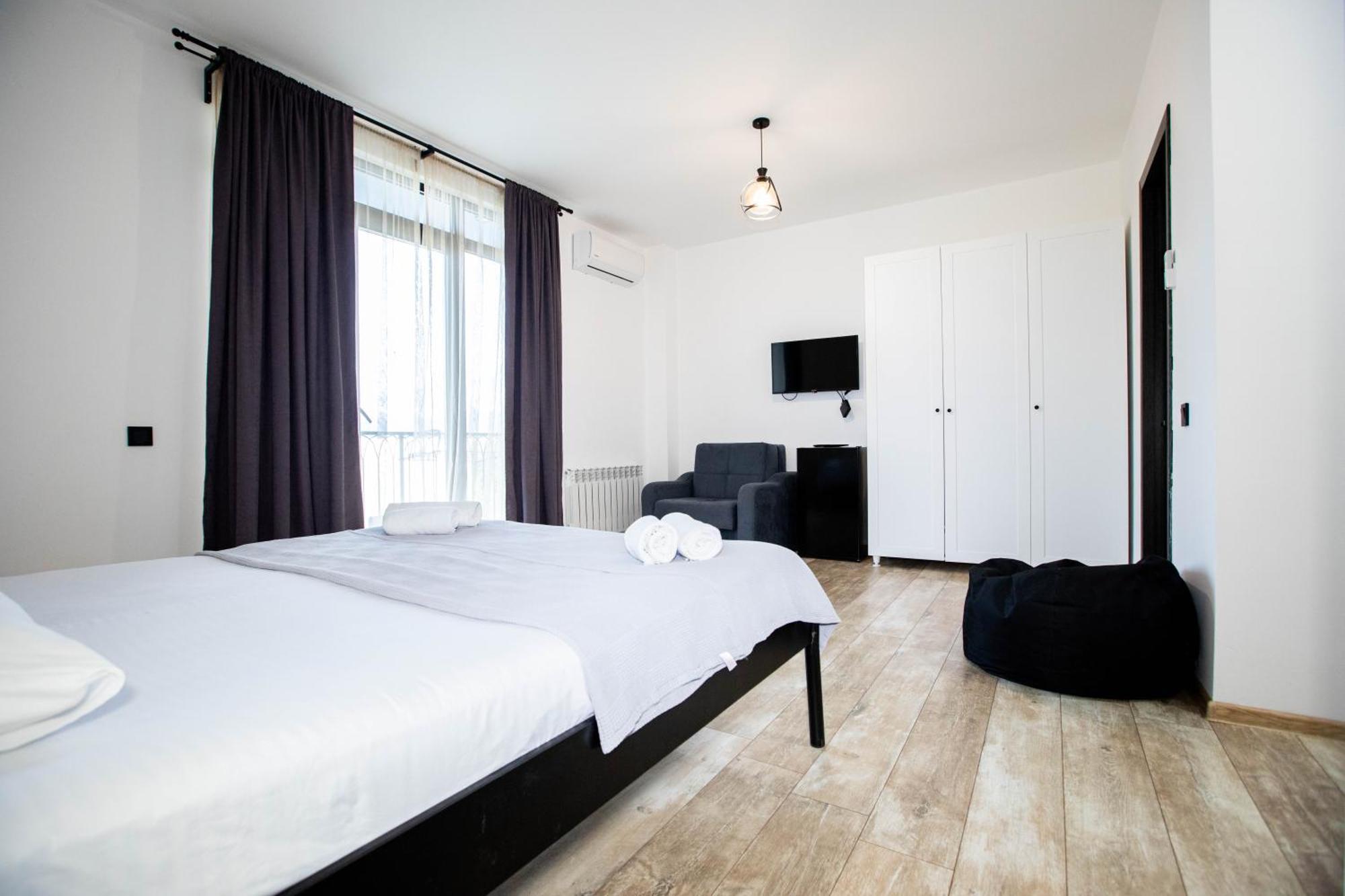 Level Up Hotel & Restaurant Koboeleti Buitenkant foto