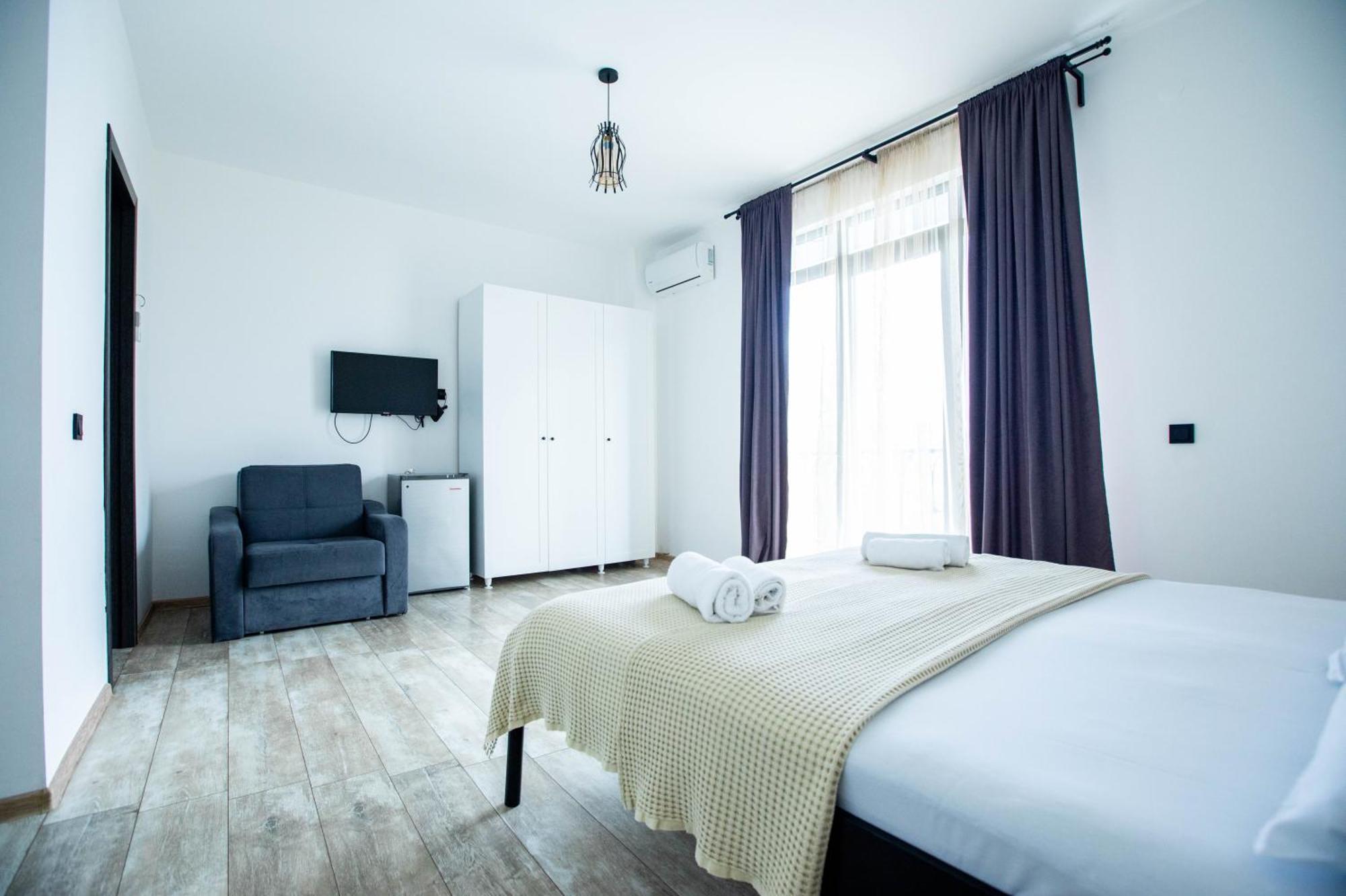 Level Up Hotel & Restaurant Koboeleti Buitenkant foto
