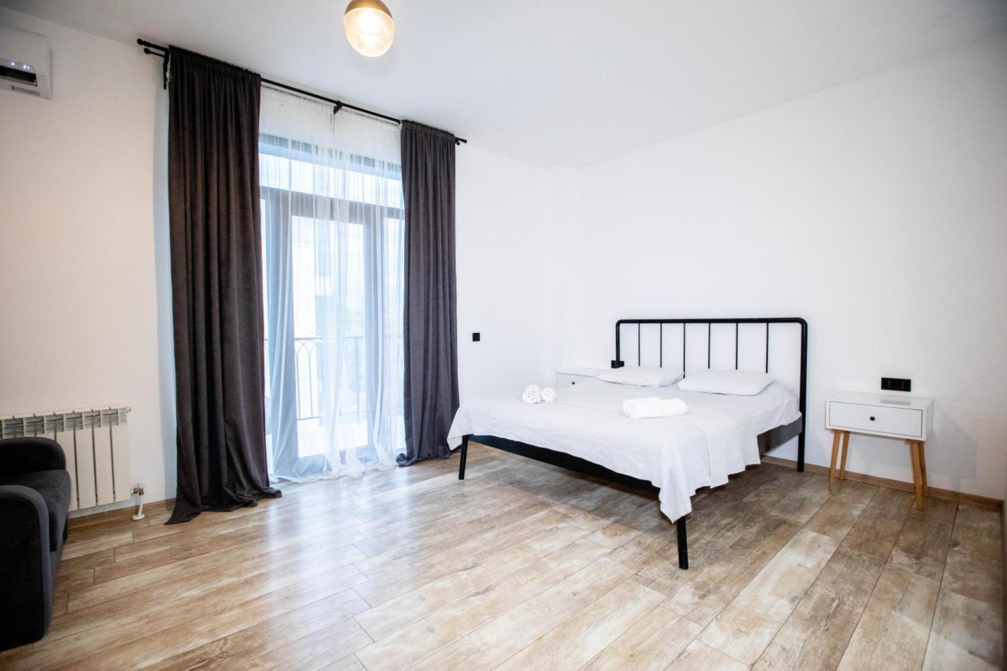 Level Up Hotel & Restaurant Koboeleti Buitenkant foto
